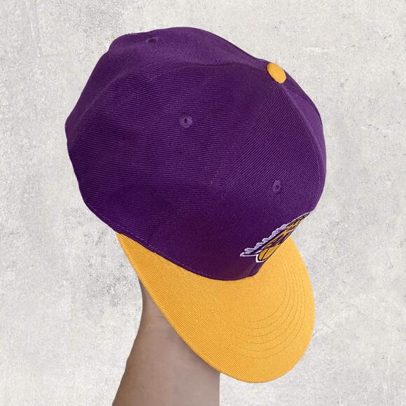 Lakers New Era Snapback Hat Rare Misprint NFL Logo on Back OSFA Purple Yellow - Picture 2 of 6